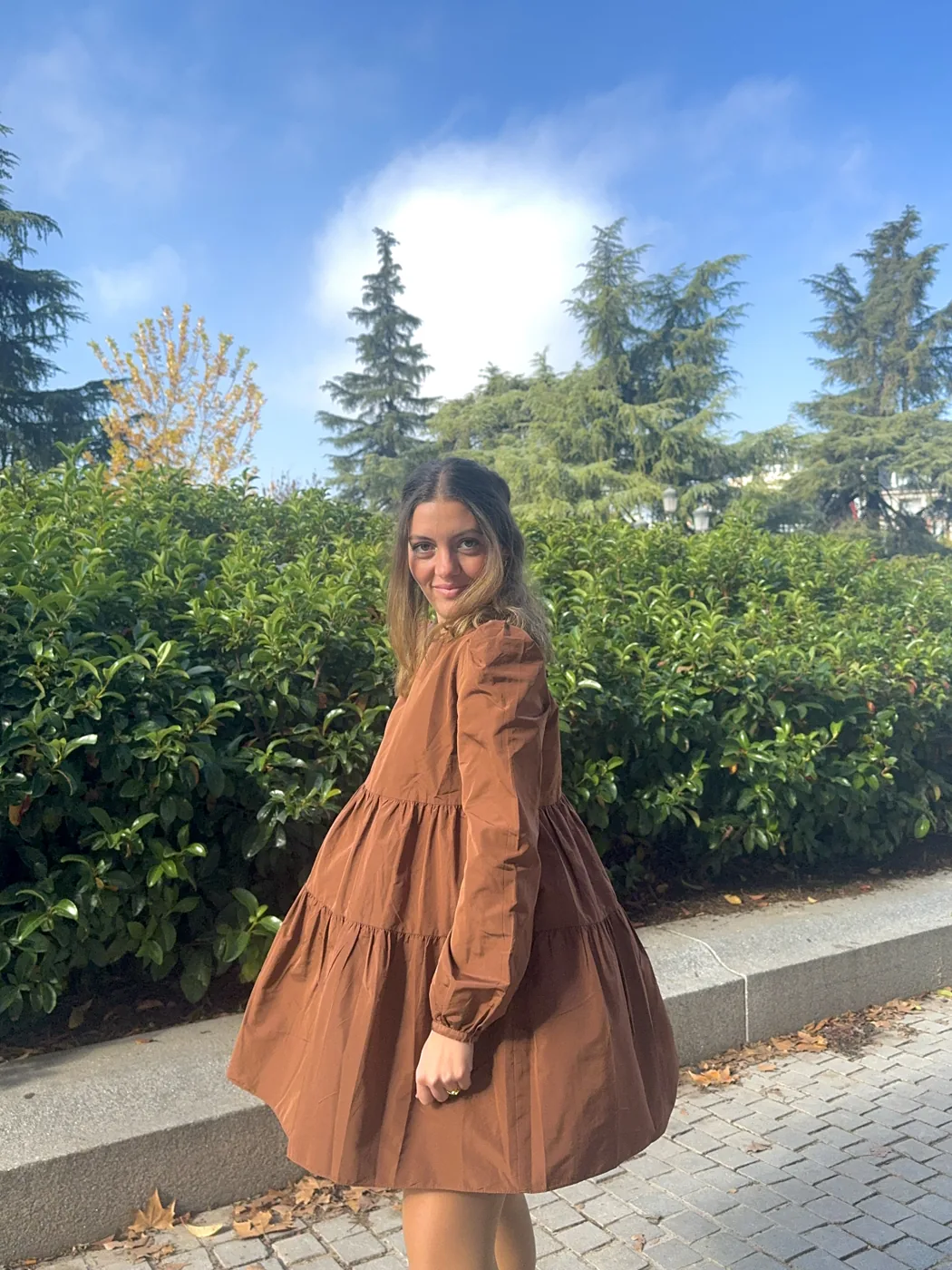 Vestido marrón al aire libre